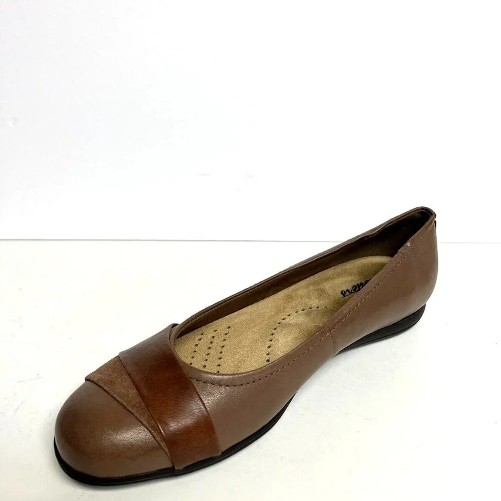 Trotters Womens Danni Flat Saddle Size 11Narrow